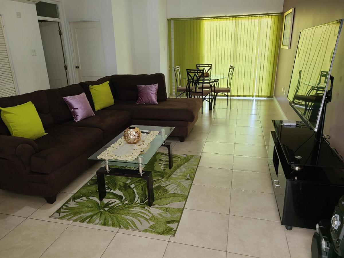 New Kingston Luxurious Secure Condo Екстер'єр фото